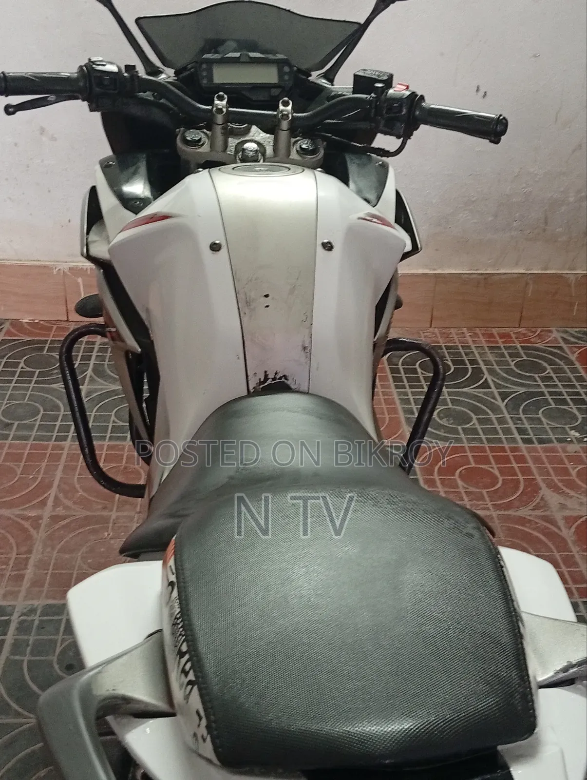 ইয়ামাহা ওয়াইজেএফ-আর ২০১৮ সাদা