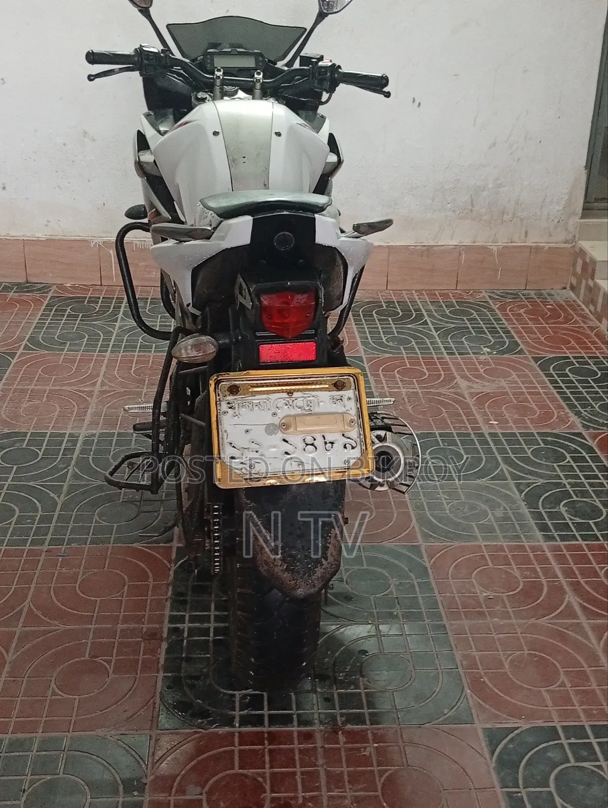 ইয়ামাহা ওয়াইজেএফ-আর ২০১৮ সাদা