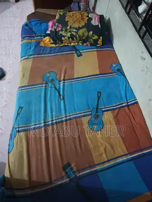 সিংগেল বেড ২ টা ও ১ টি পড়ার টেবিল