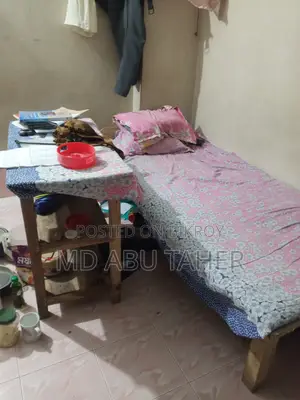 সিংগেল বেড ২ টা ও ১ টি পড়ার টেবিল