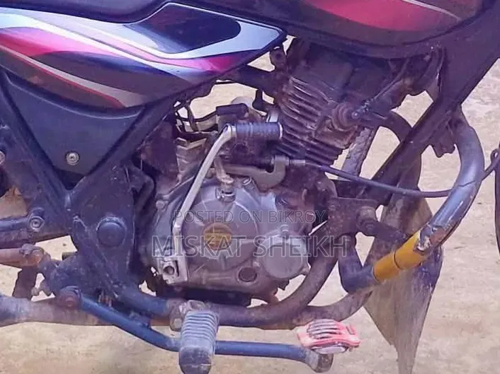 বাজাজ ডিসকভার ১০০ ২০১৭ ব্ল্যাক