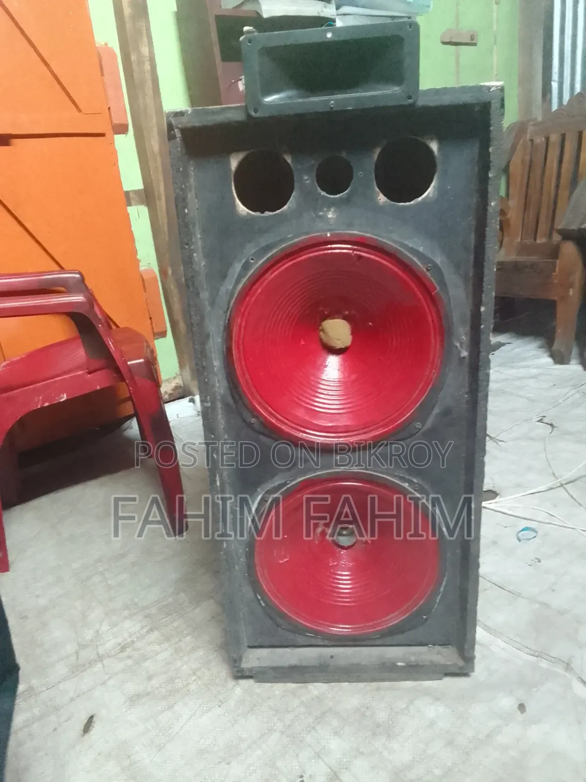 Box with two 12-inch speakers