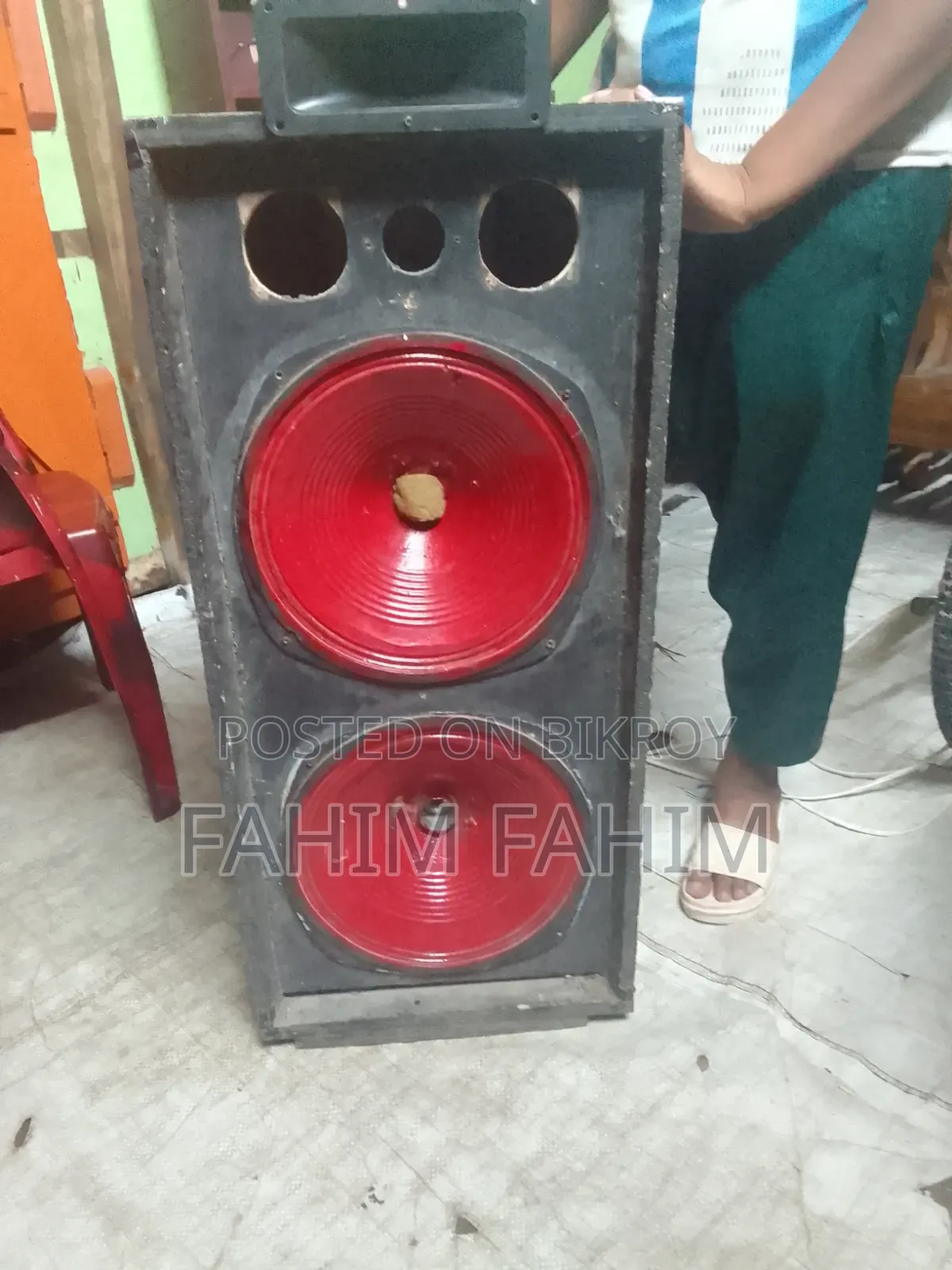 Box with two 12-inch speakers