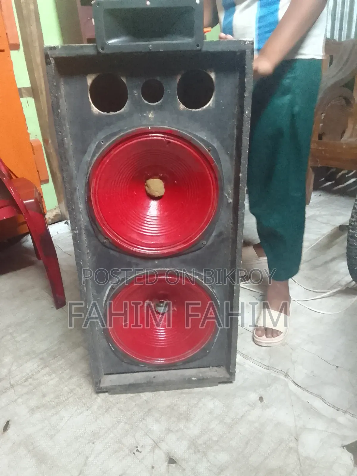 Box with two 12-inch speakers