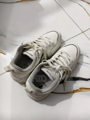 Red Tape Premium Sneaker