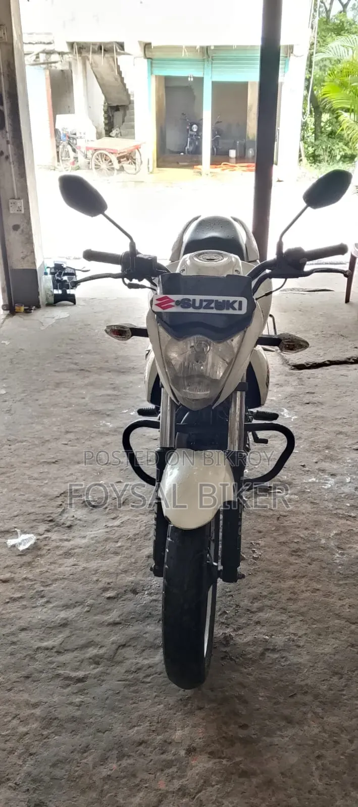 সুজুকি জিক্সার ২০১৭ সাদা