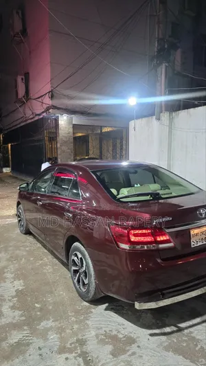 টয়োটা প্রমিও ২০২০ সাদা