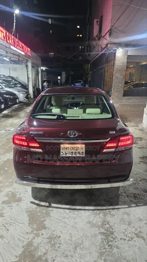 টয়োটা প্রমিও ২০২০ সাদা