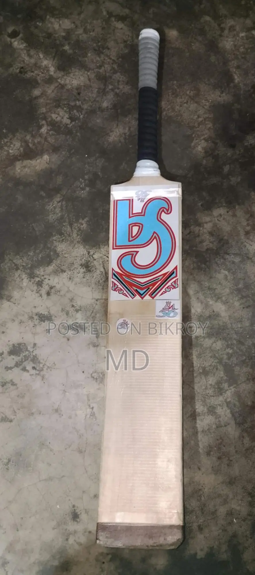 বিক্রির জন্য ব্যাট