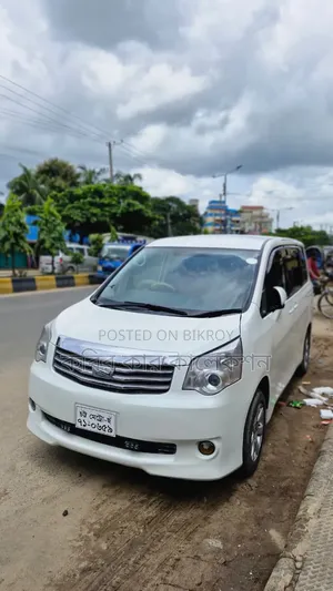 Toyota Noah 2013 Pearl