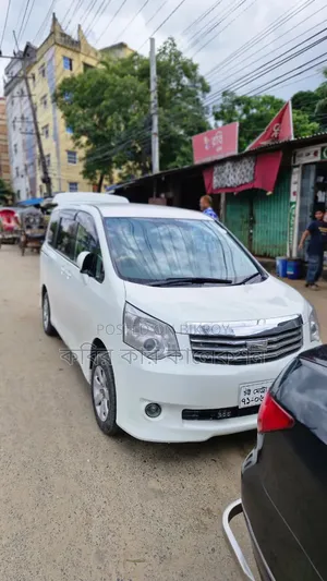 Toyota Noah 2013 Pearl