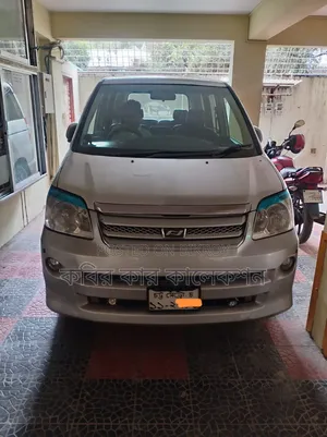 টয়োটা নোয়া ২০০৫ সিলভার