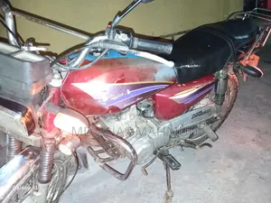 হোন্ডা ২০০১ লাল
