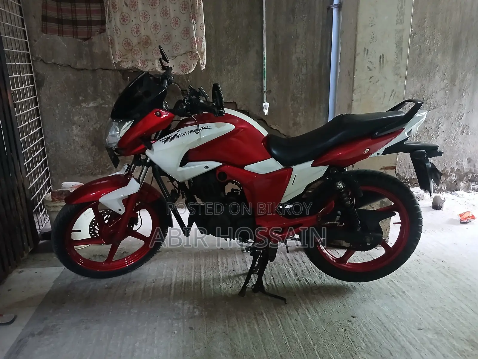 হিরো হাংক ২০১৮ হোয়াইট