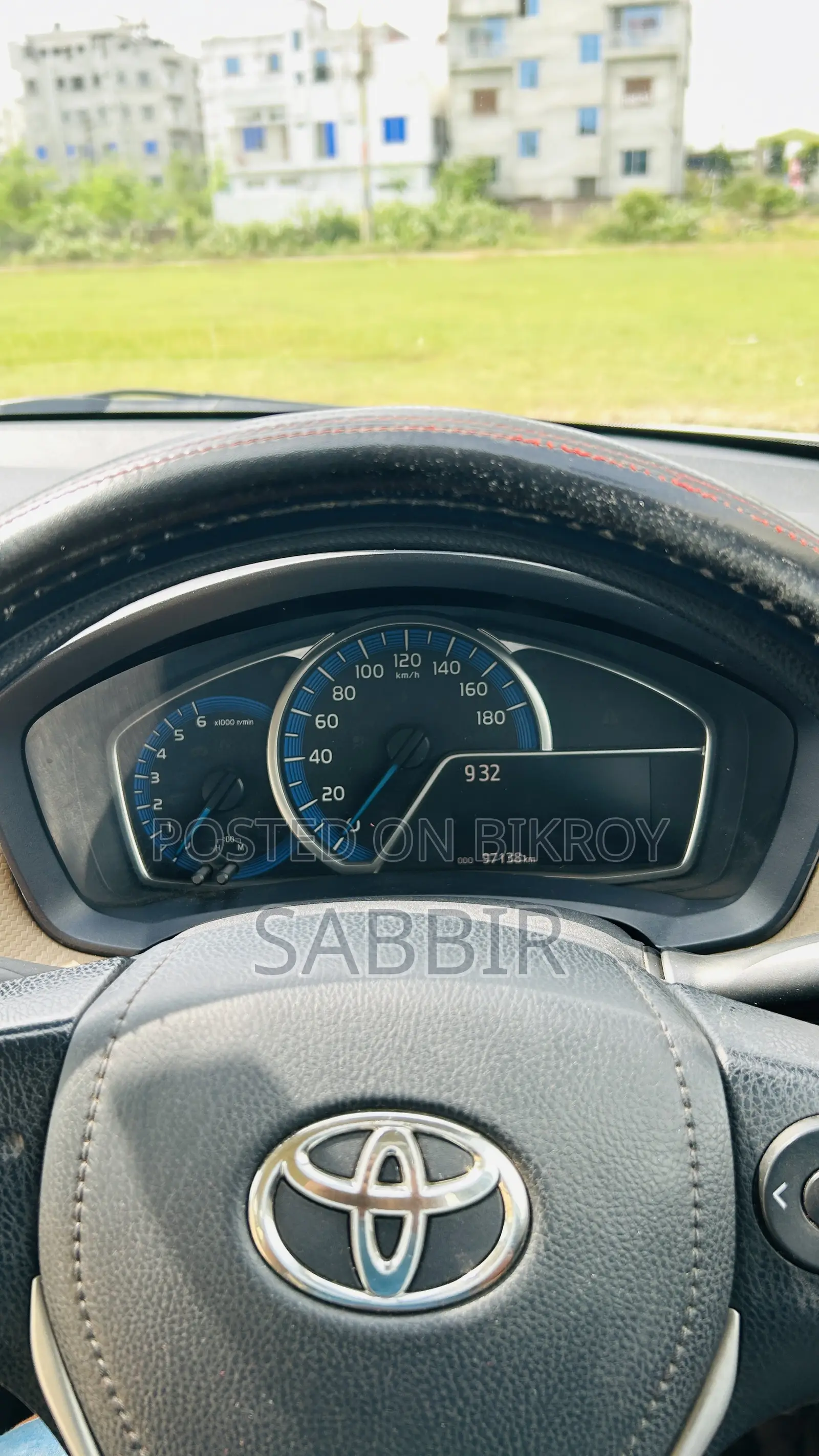 টয়োটা এক্সিও ২০১৪ সাদা