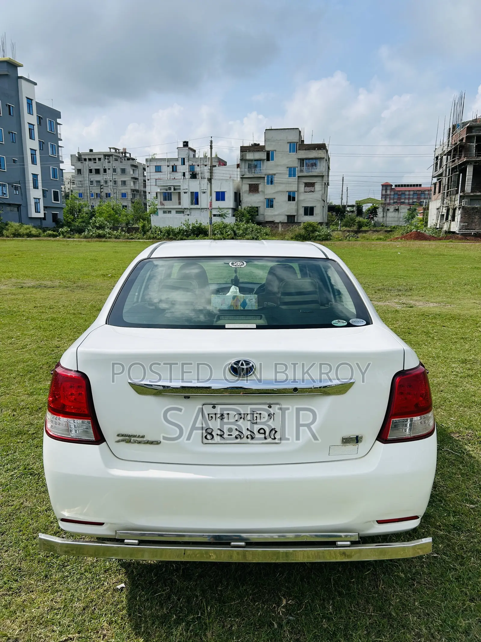 টয়োটা এক্সিও ২০১৪ সাদা