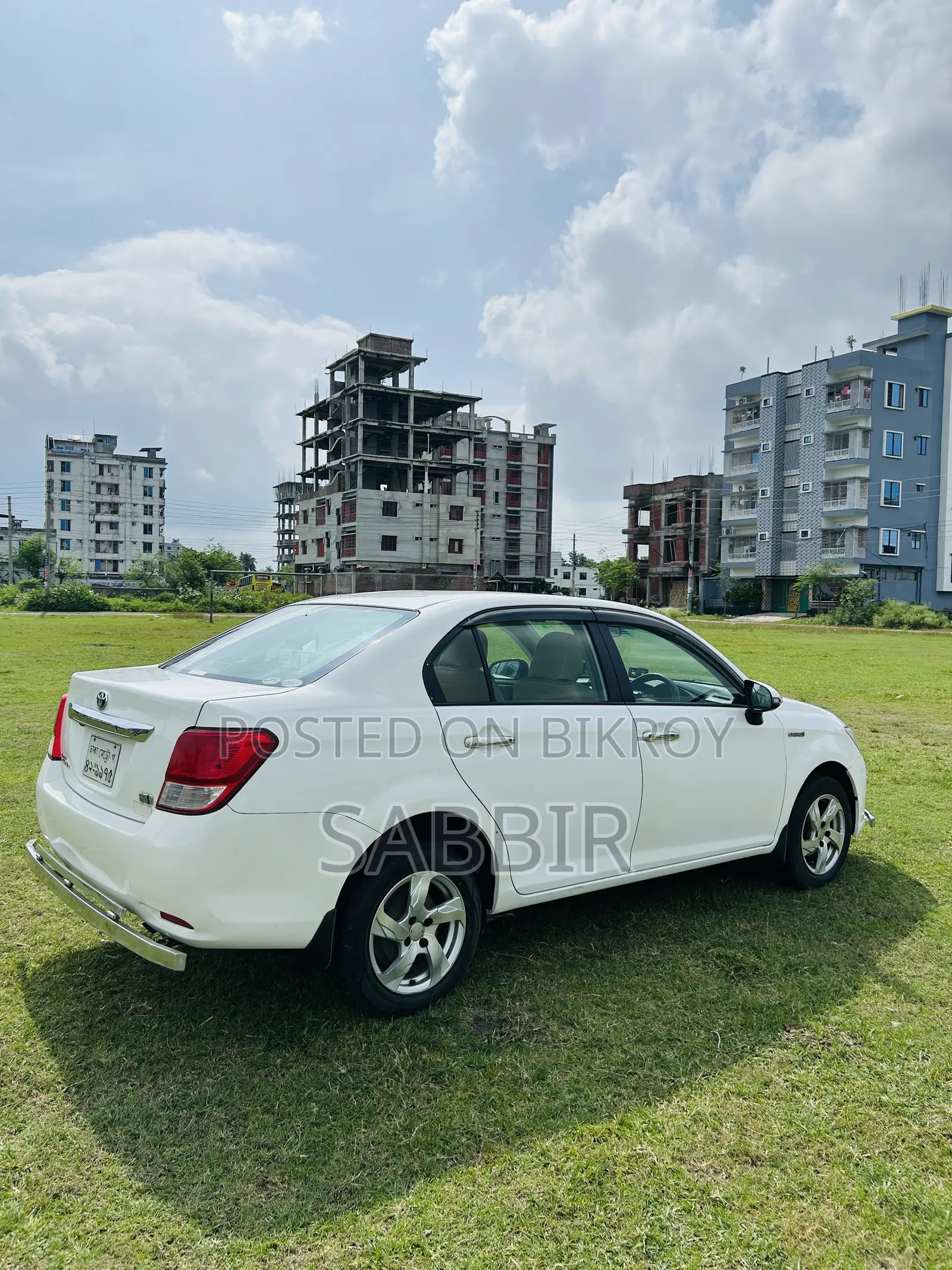 টয়োটা এক্সিও ২০১৪ সাদা
