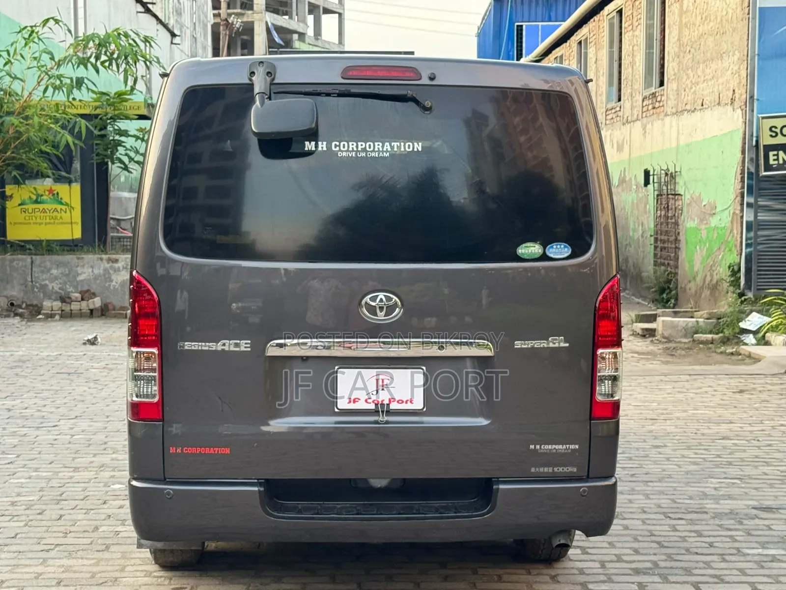 Toyota HiAce 2014 Grey