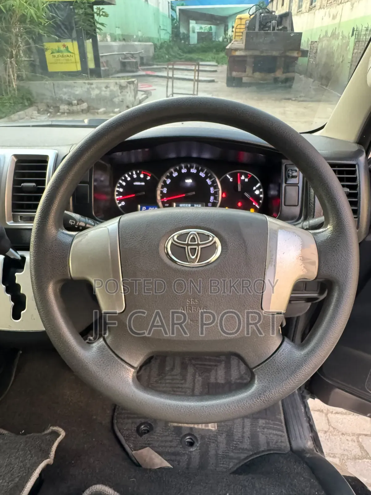 Toyota HiAce 2014 Grey