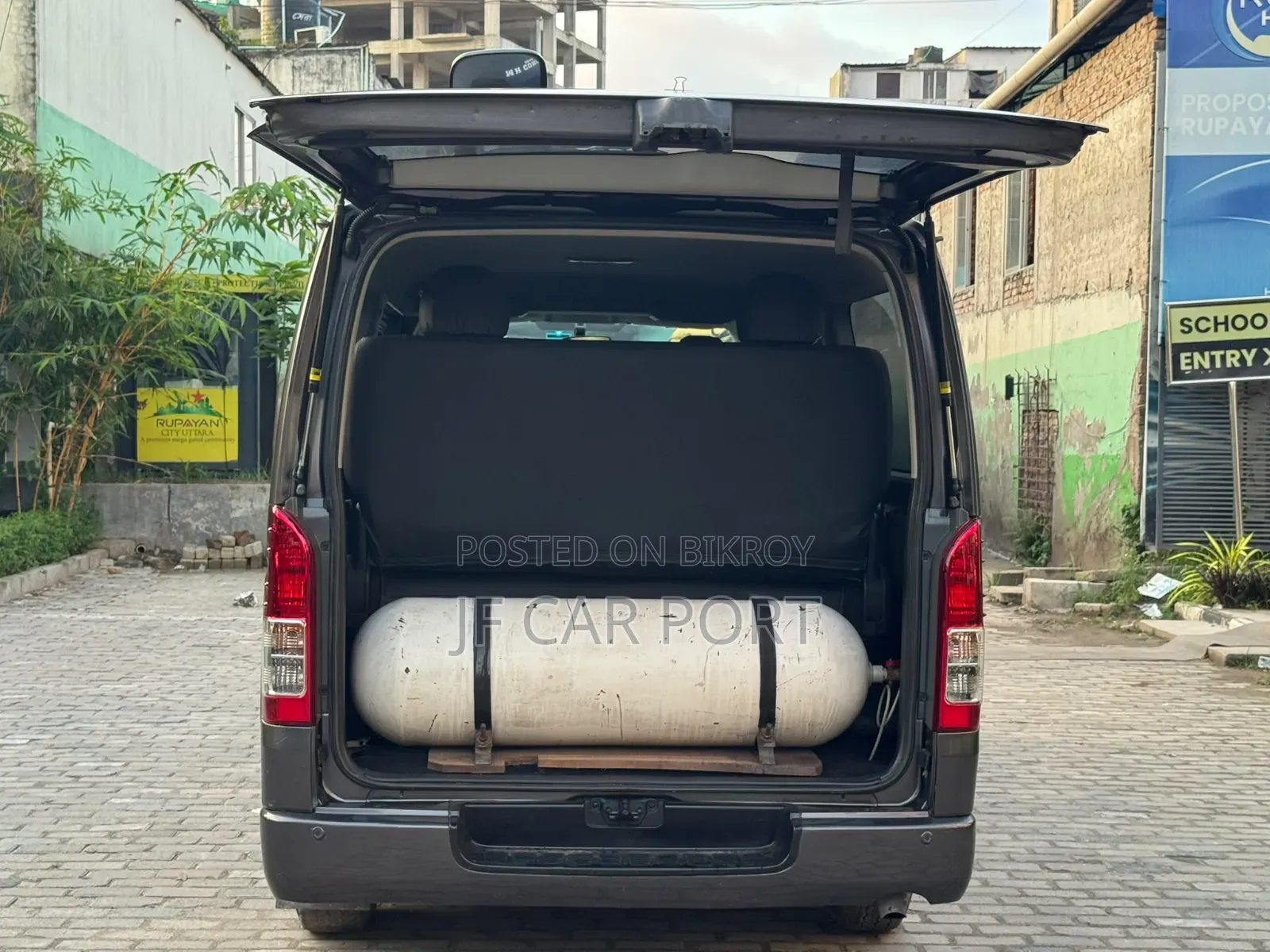 Toyota HiAce 2014 Grey