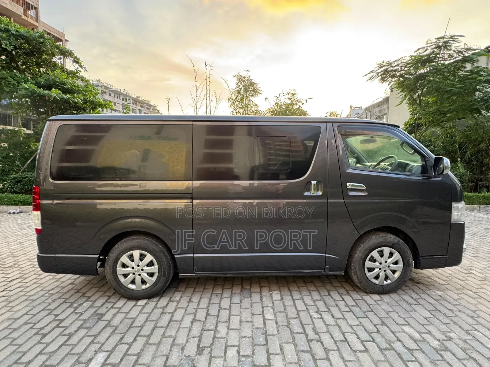 Toyota HiAce 2014 Grey