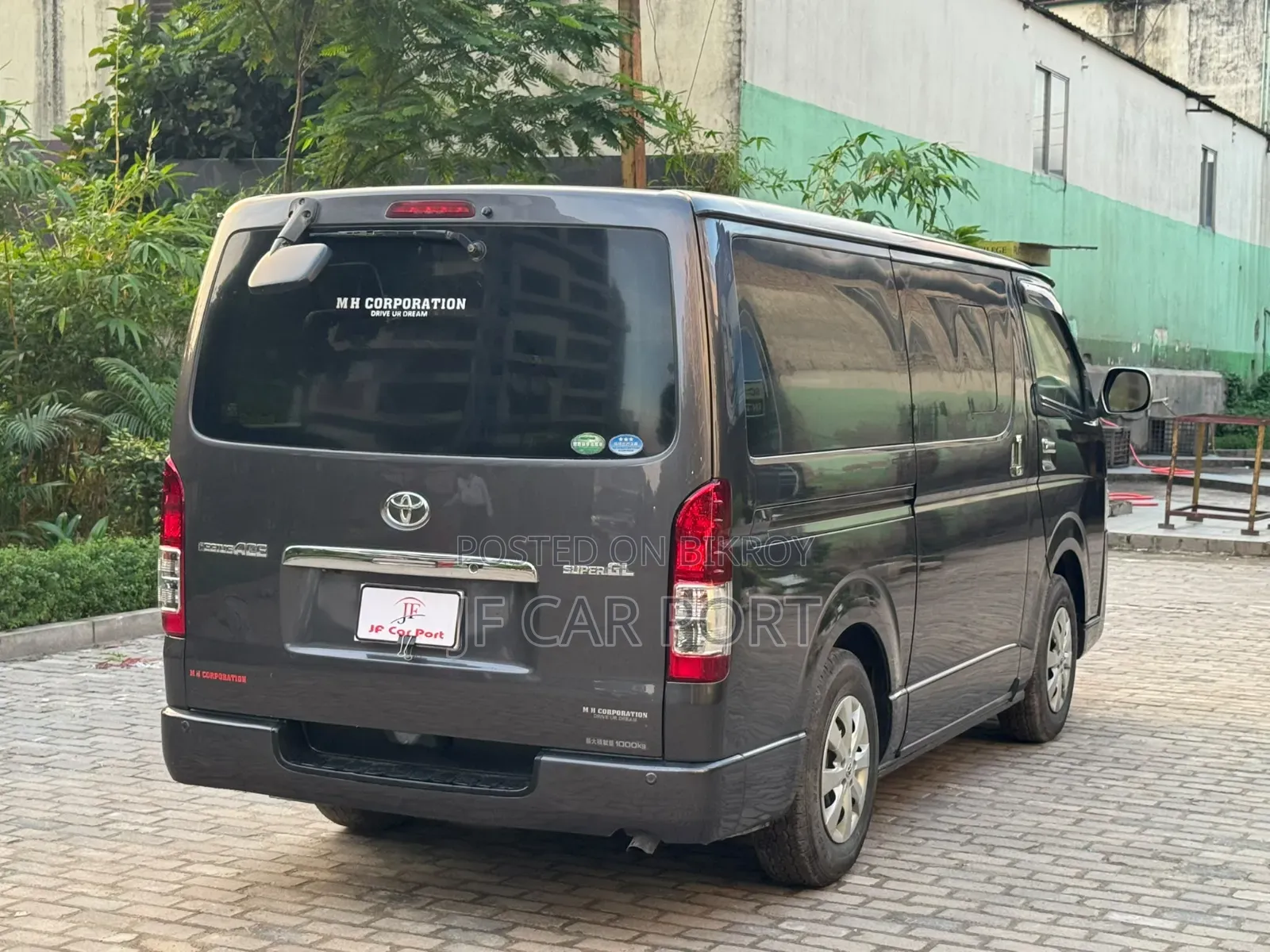 Toyota HiAce 2014 Grey