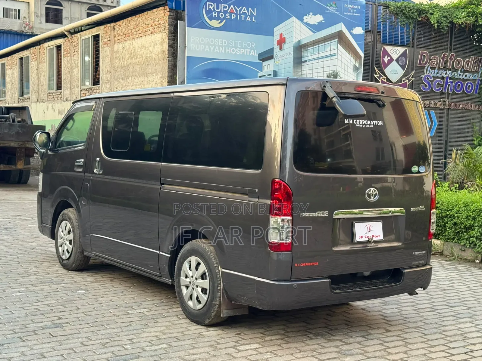 Toyota HiAce 2014 Grey