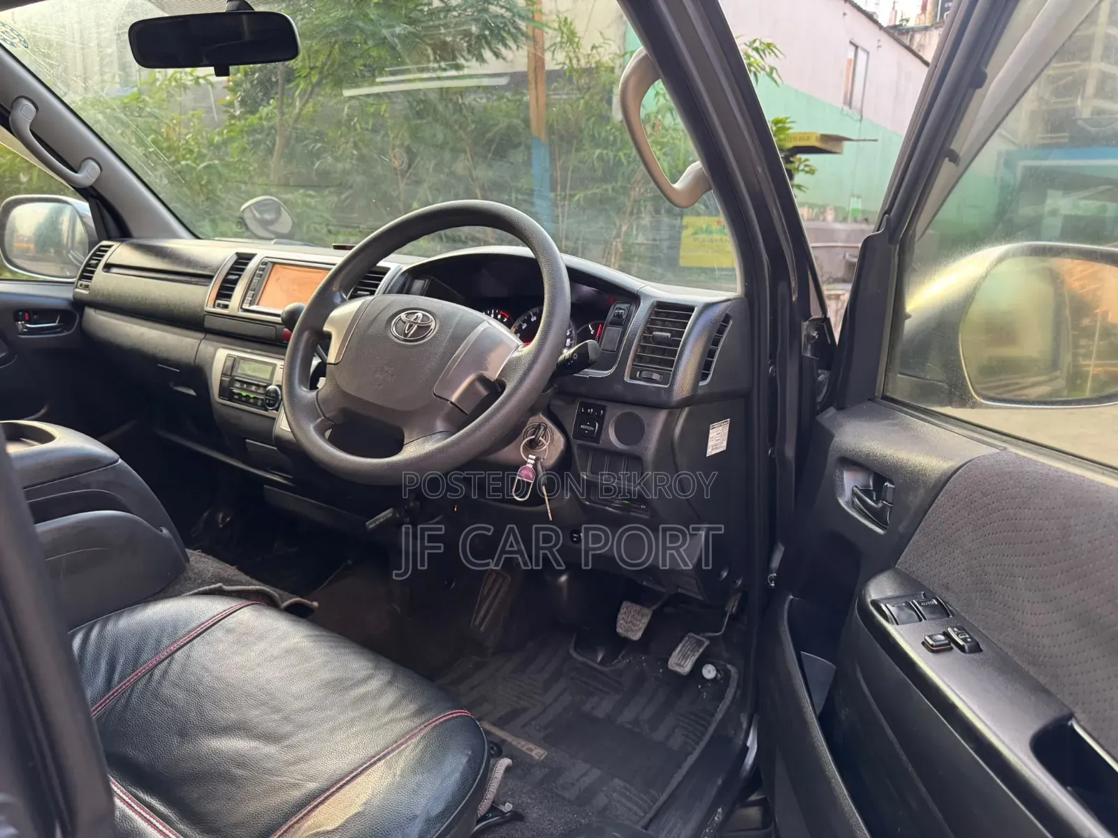 Toyota HiAce 2014 Grey