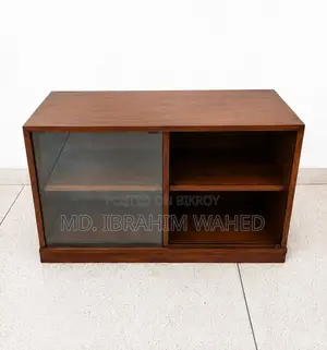 কাঁচের দরজাসহ কাঠের ক্যাবিনেট