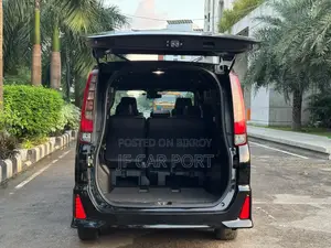 টয়োটা নোয়া ২০১৭ কালো