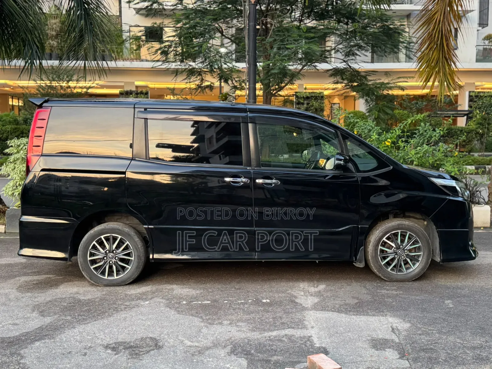 Toyota Noah 2017 Black