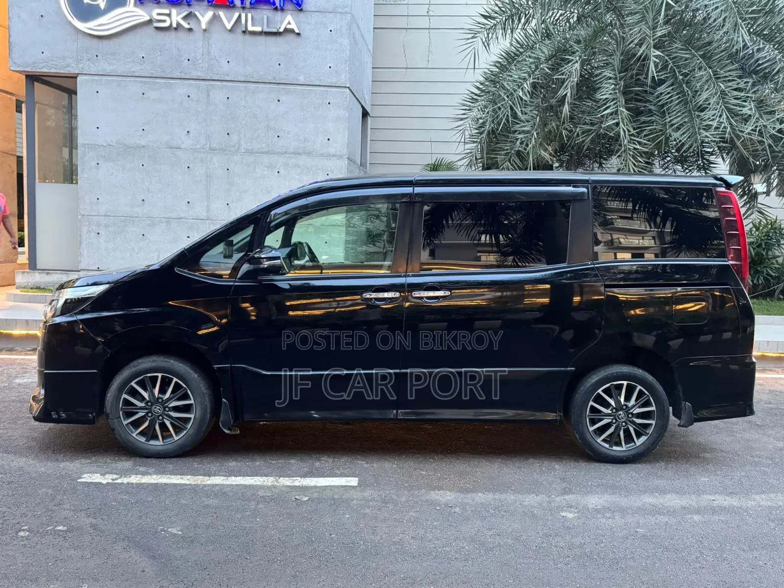 Toyota Noah 2017 Black