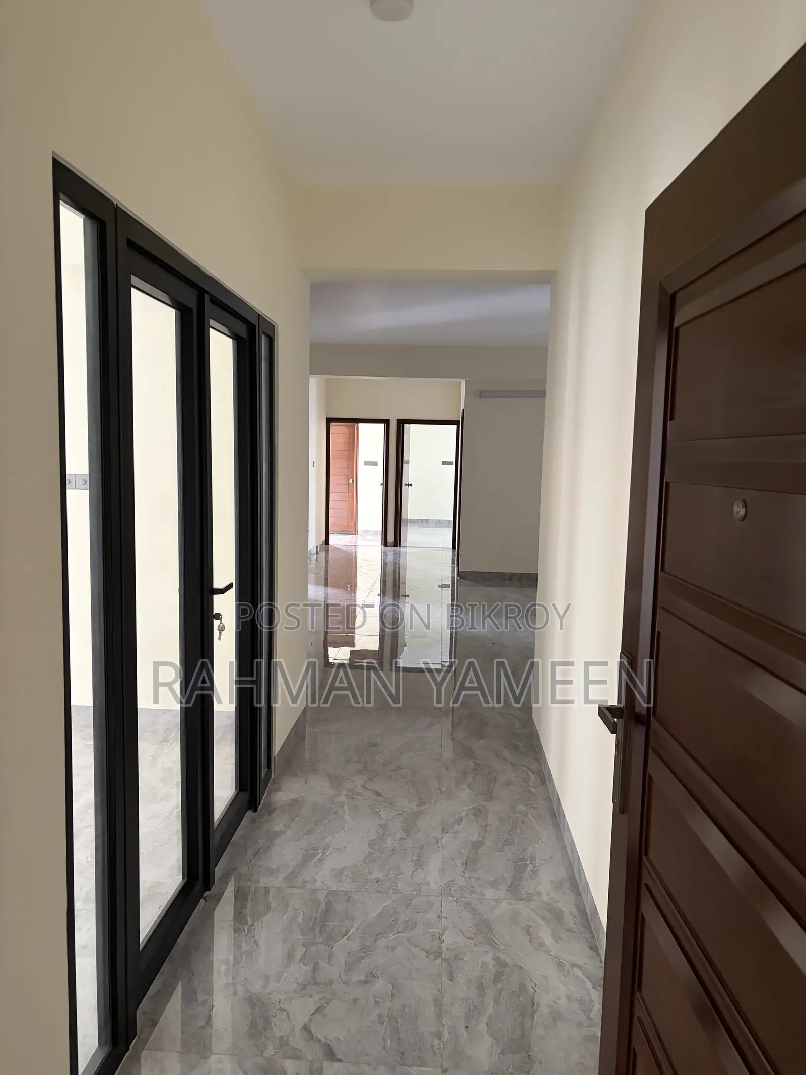 4 Bedroom Apartment in Jumairah Grand, Panchlaish for rent