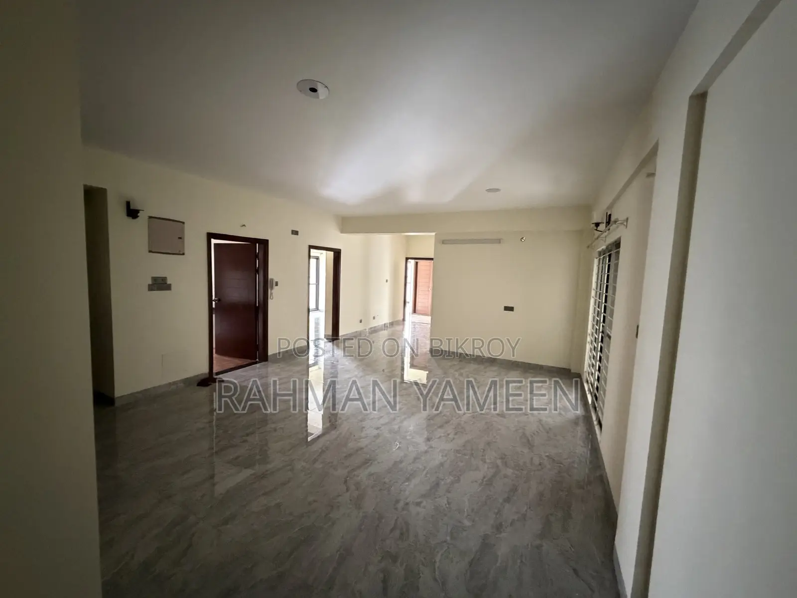 4 Bedroom Apartment in Jumairah Grand, Panchlaish for rent