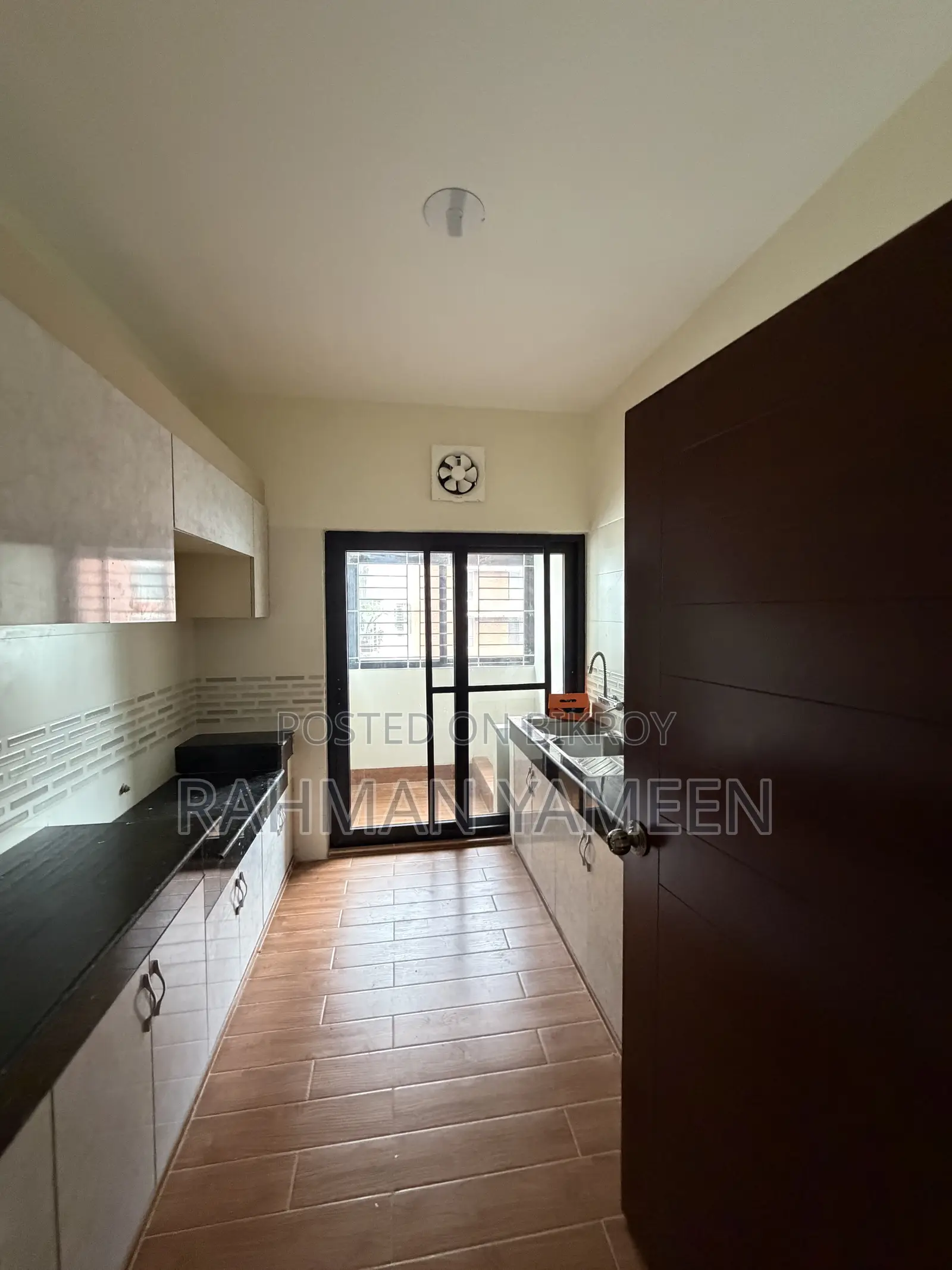 4 Bedroom Apartment in Jumairah Grand, Panchlaish for rent
