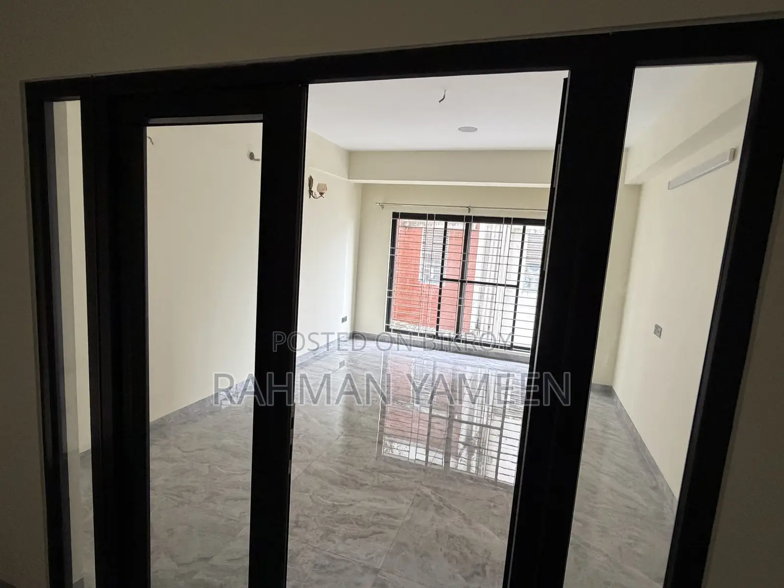 4 Bedroom Apartment in Jumairah Grand, Panchlaish for rent