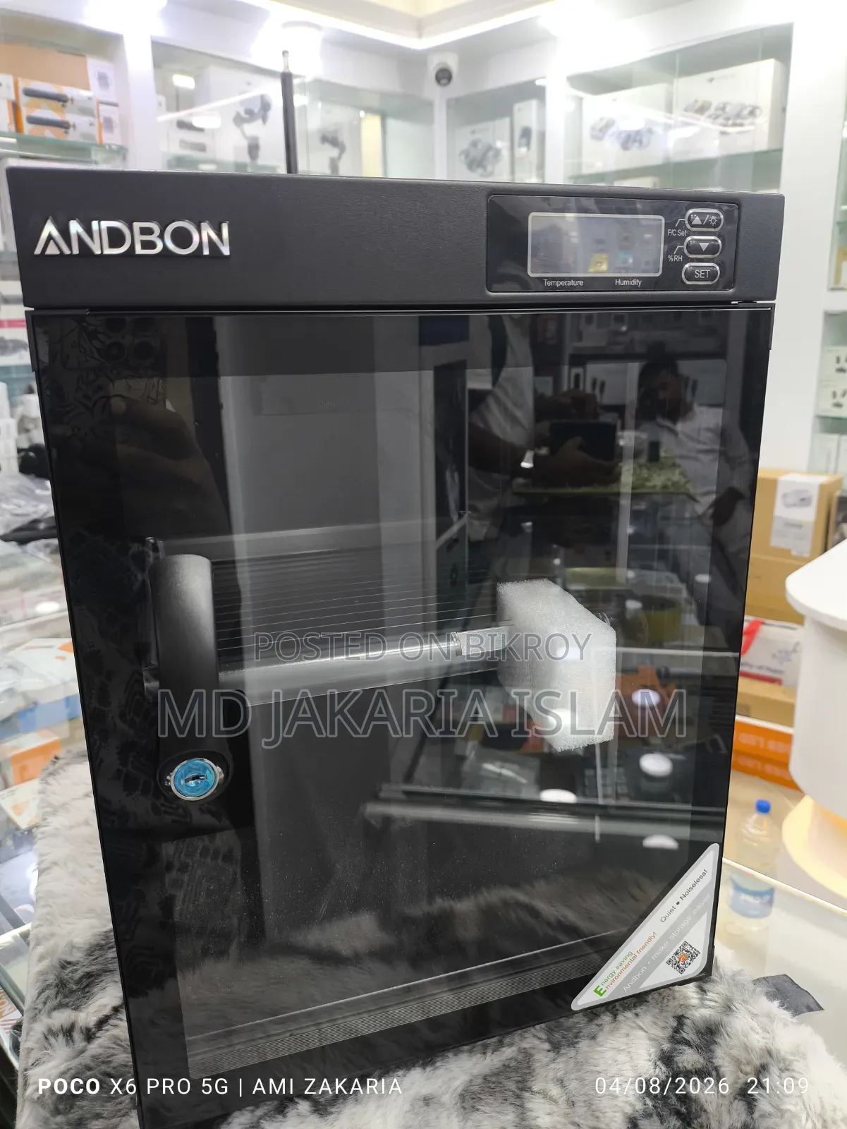 Canon M50 with 15-45 Lens and Dry Cabinet