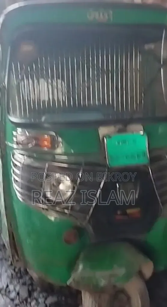 Bajaj Qute 2017 Green