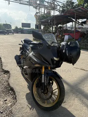 Yamaha 2025 Black