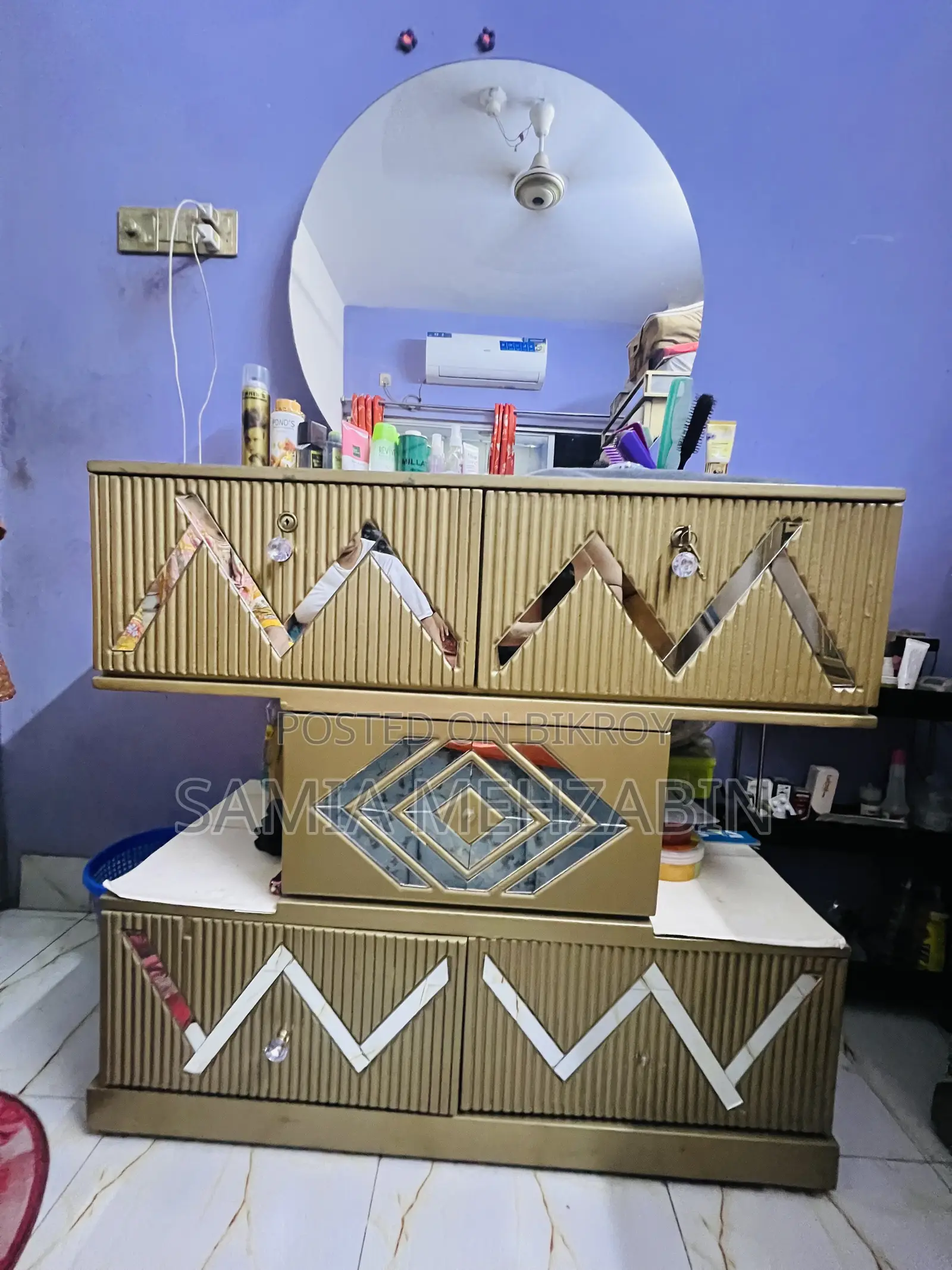 ভ্যানিটি ড্রেসিং টেবিল