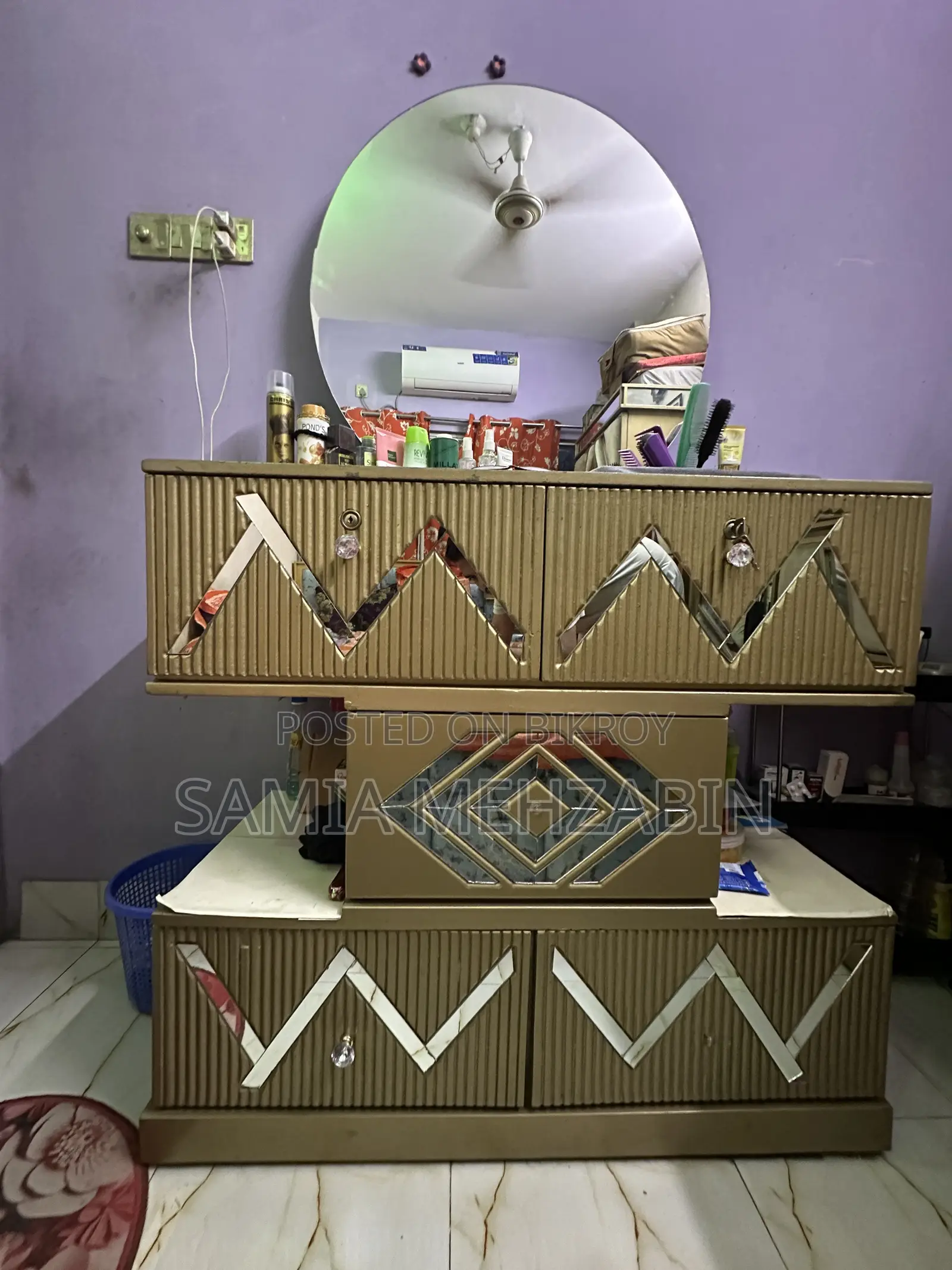 ভ্যানিটি ড্রেসিং টেবিল
