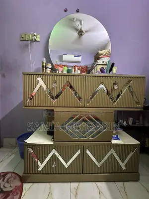ভ্যানিটি ড্রেসিং টেবিল