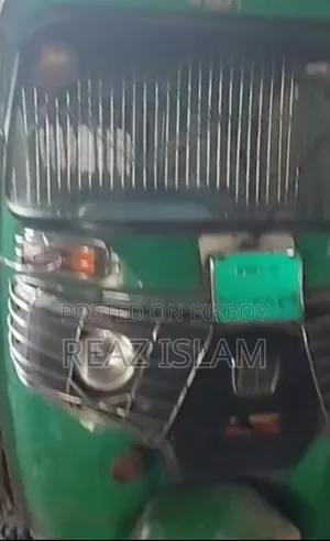 Bajaj Qute 2017 Green