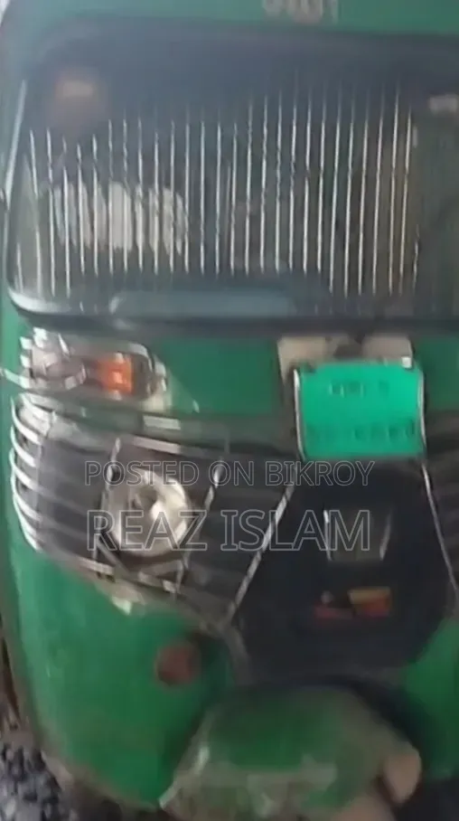 Bajaj Qute 2017 Green