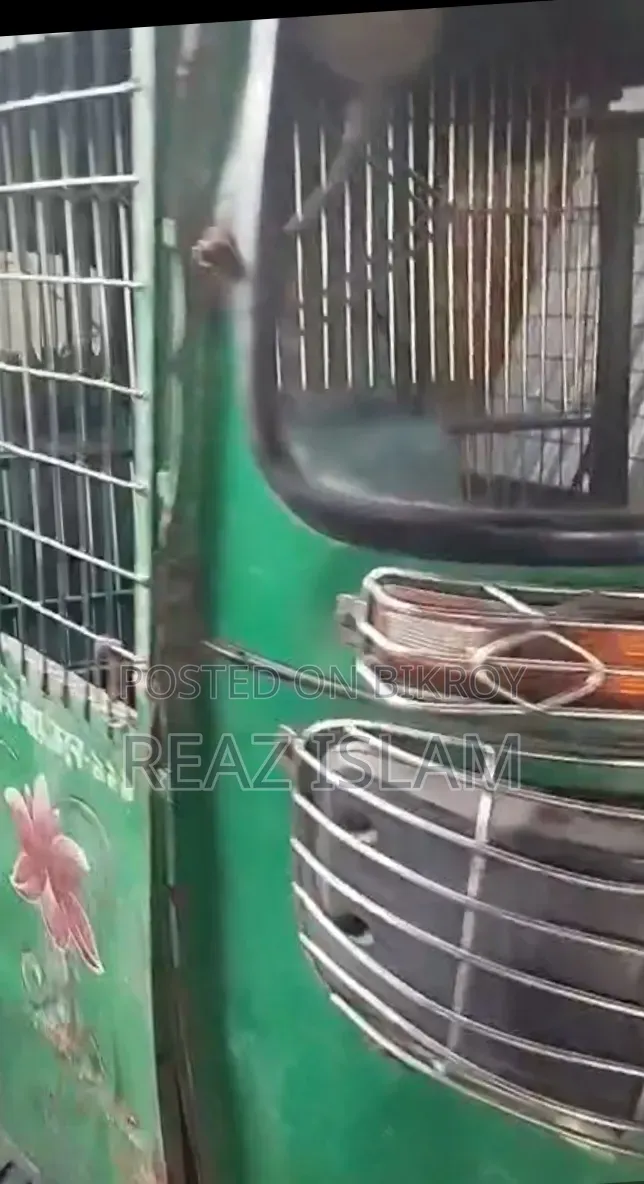 Bajaj Qute 2017 Green