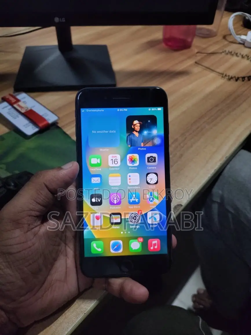 অ্যাপল আইফোন ৮ প্লাস ৬৪ জিবি কালো