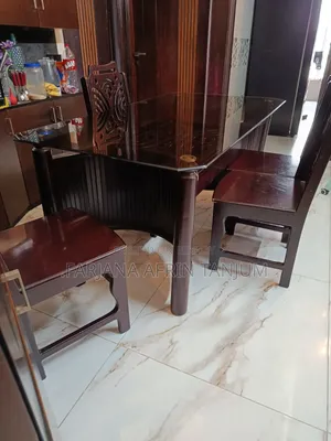 ডাইনিং টেবিল