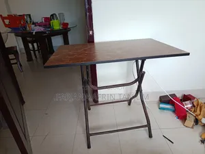 পড়ার টেবিল