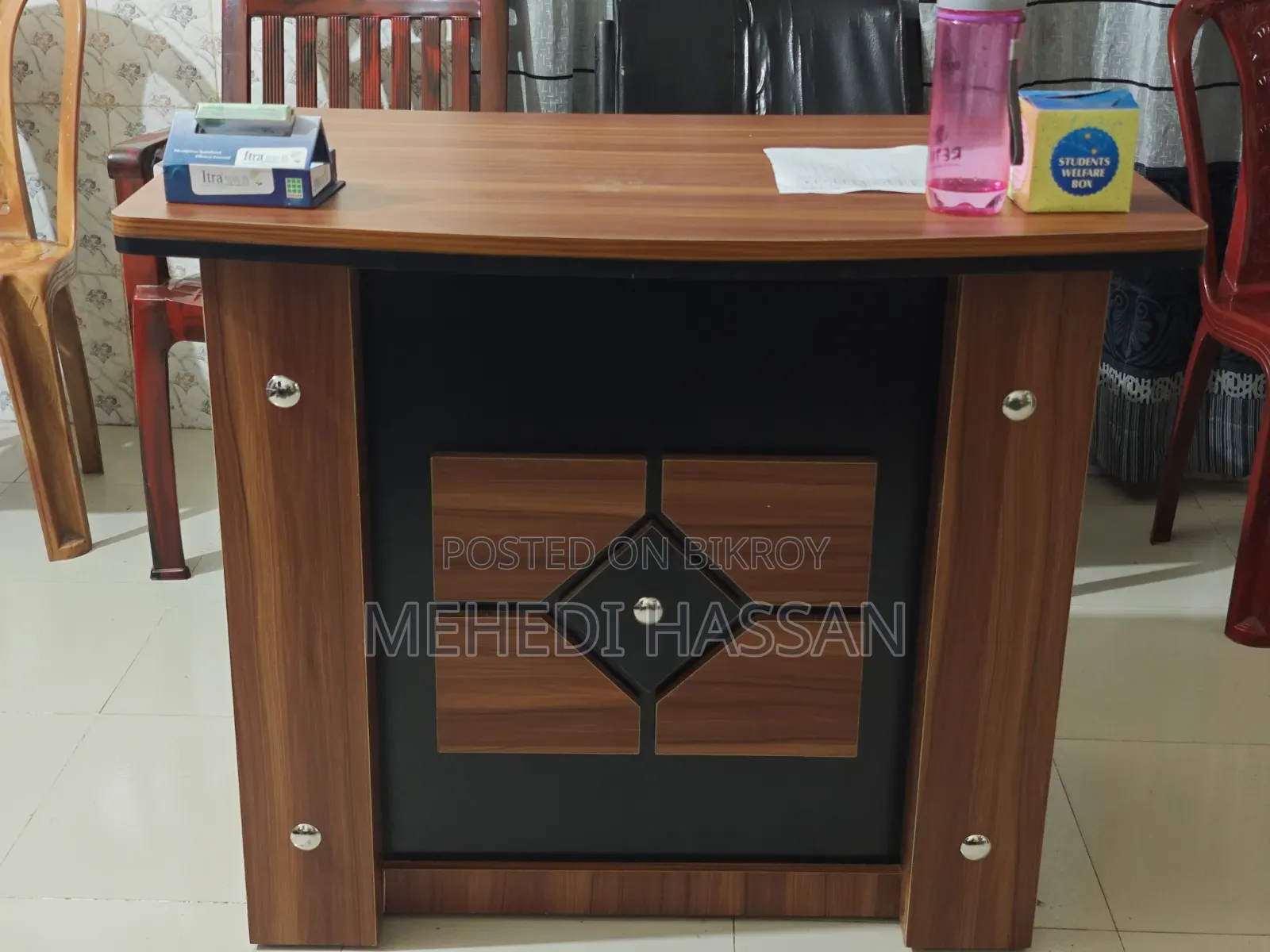 "Premium Office Table"