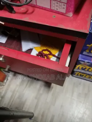 আসবাবের জিনিস